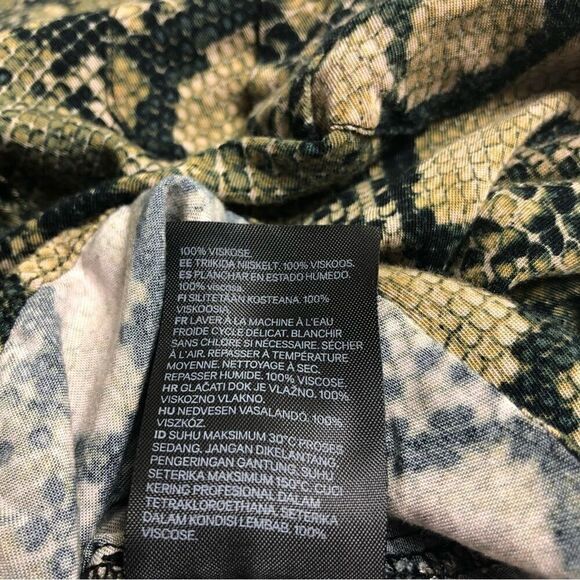 H&M Snakeskin Print Button Down Top - Picture 10 of 10